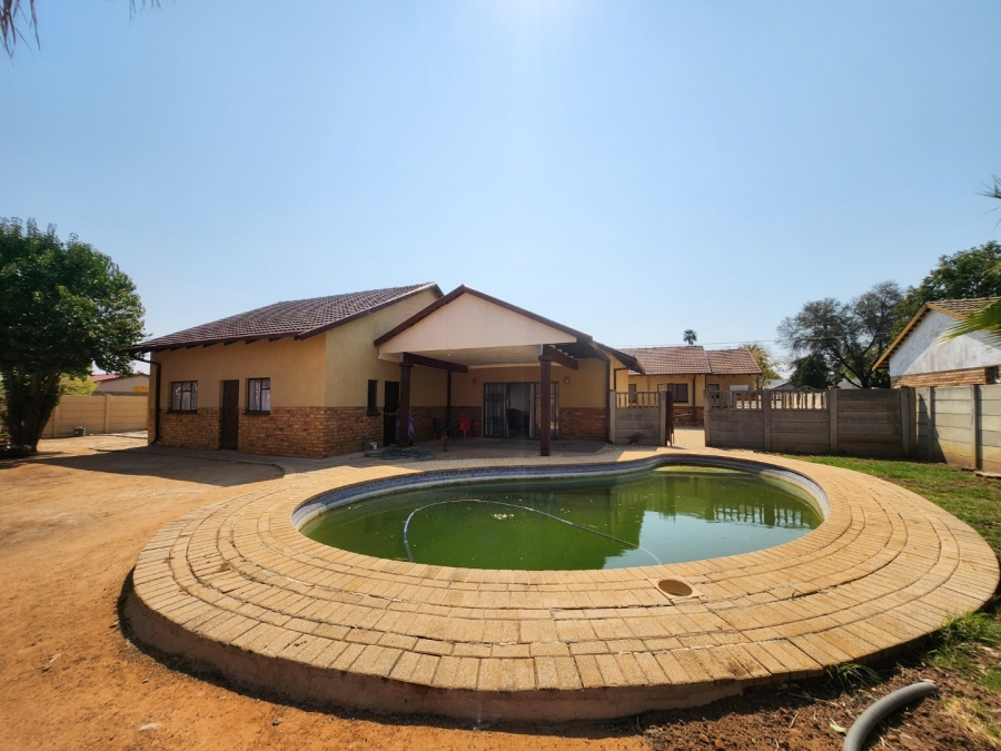 3 Bedroom Property for Sale in La Hoff North West